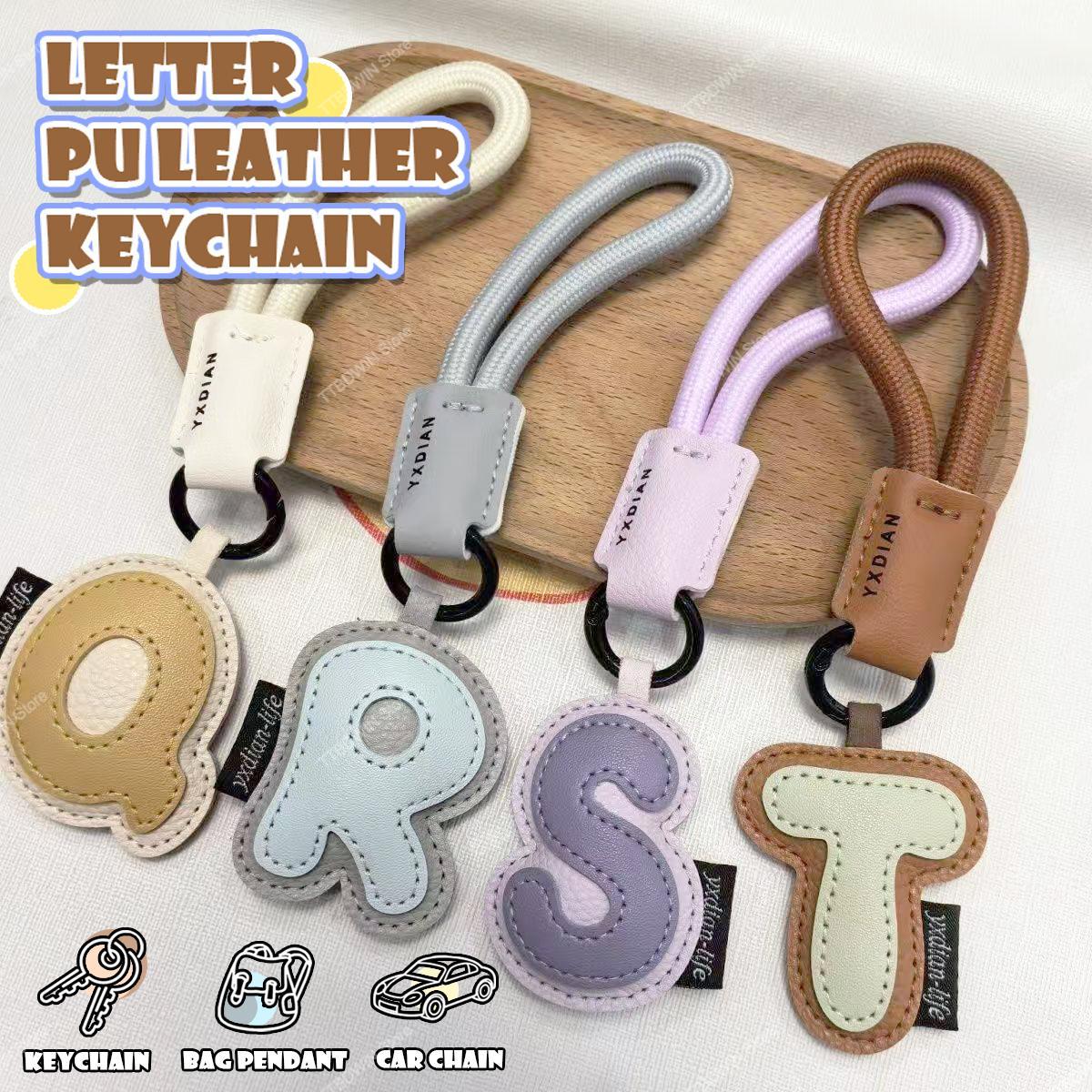 Monogram Keychain Leather - 26文字アルファベットPUレザーキーホルダー ファッション韓国風可愛い車バッグ吊り下げペンダント カップルBBFバレンタインデー学校先生ギフト