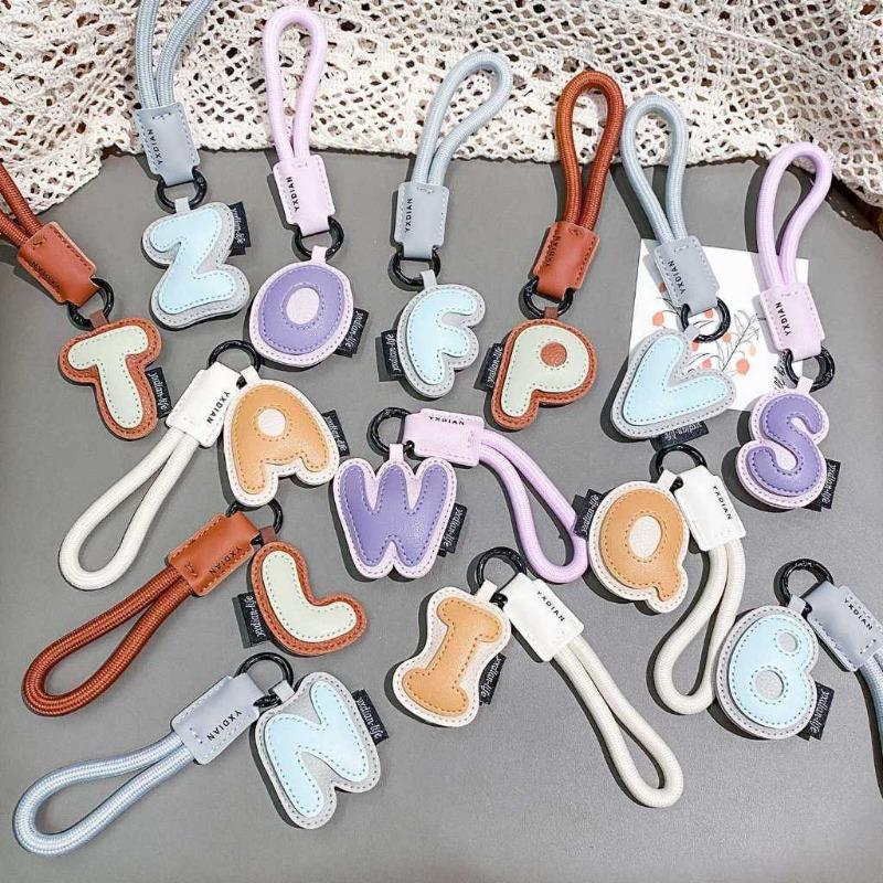 26文字アルファベットPUレザーキーホルダー ファッション韓 - Monogram Keychain Leather のレビューと価格