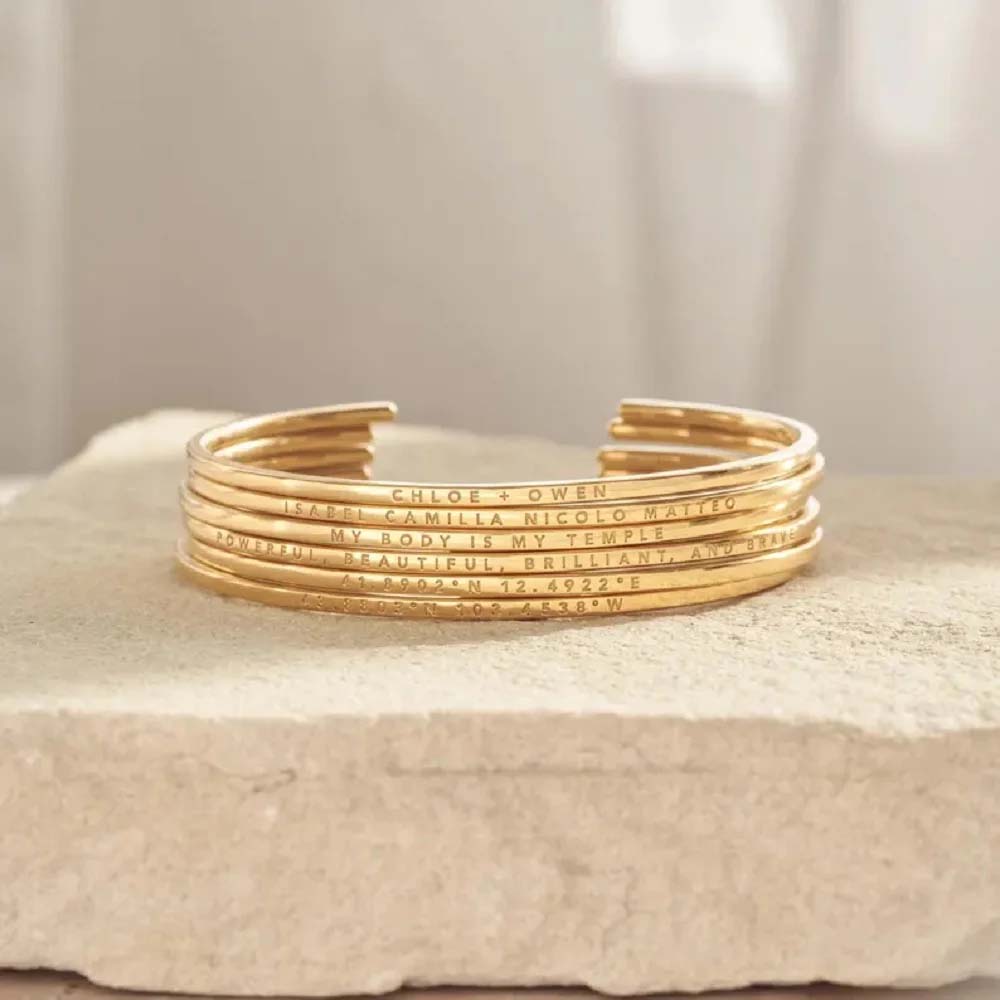 カップル彫刻名テキストカスタムバングルパーソナライズブレスレ - Coordinates Bracelet のレビューと価格