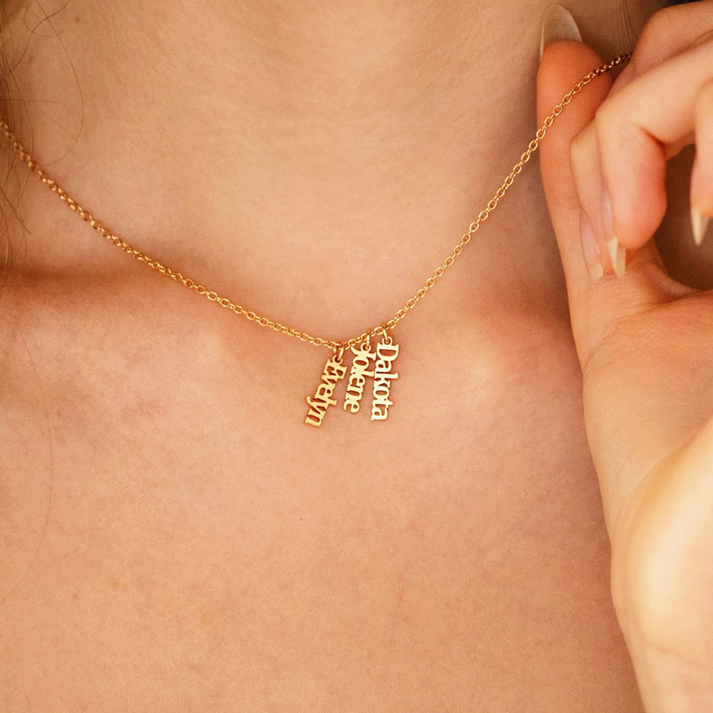 カスタム複数名ネックレス ステンレス製 ミニマリストジュエリ - Birth Flower Necklace のレビューと価格
